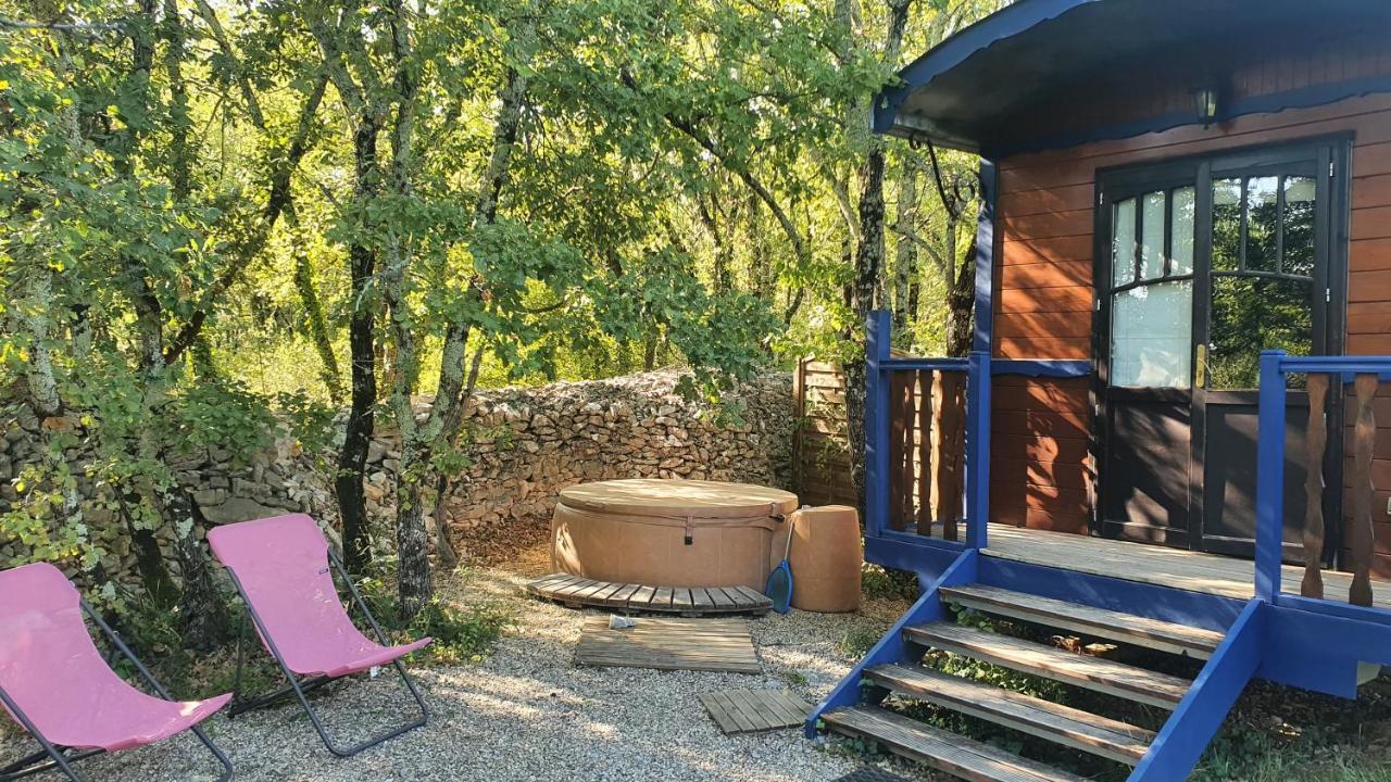 Roulottes Et Cabanes De Saint Cerice Vogue Eksteriør billede