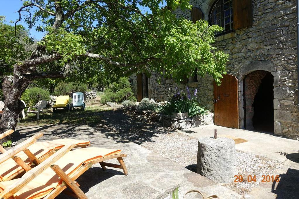 Roulottes Et Cabanes De Saint Cerice Vogue Eksteriør billede