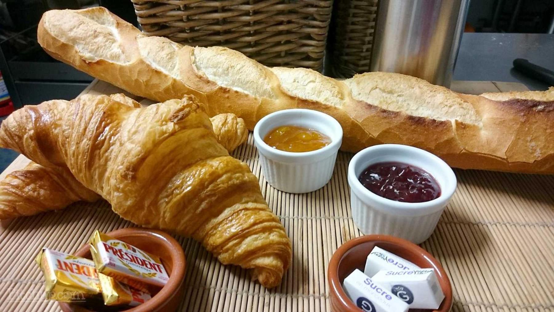 Roulottes Et Cabanes De Saint Cerice Vogue Eksteriør billede